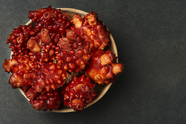 포토 JPG 스튜디오촬영 그릇 음식 검은배경 실내 사람없음 하이앵글 해산물 담기 멍게 국내포토 식기 뷰포인트 백그라운드 모션 내부 검은색 바다동물 파일형식