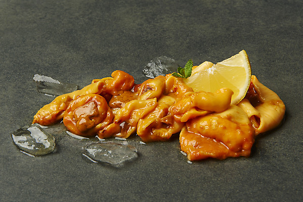 포토 JPG 스튜디오촬영 음식 검은배경 실내 근접촬영 사람없음 얼음 레몬 해산물 멍게 국내포토 자연요소 뷰포인트 백그라운드 과일 내부 검은색 바다동물 파일형식