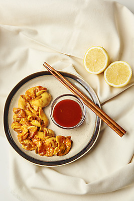 포토 JPG 스튜디오촬영 접시 음식 실내 사람없음 하이앵글 천 레몬 해산물 나무젓가락 멍게 초고추장 국내포토 식기 뷰포인트 과일 젓가락 내부 바다동물 직물 양념 파일형식