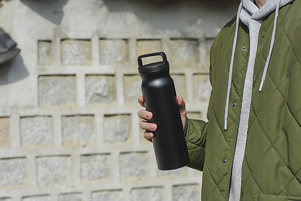 포토 JPG 주간 남자 맨라이프 한명 들기 상반신 성인 야외 옆모습 30대 자연보호 한국인 친환경 텀블러 싱글라이프 성인남자한명만 제로웨이스트 국내포토 자연요소 1 라이프스타일 뷰포인트 모션 자연 사람 동양인 컵 장년 환경 그린캠페인 보호 사회이슈 남자한명만 성인남자만 파일형식