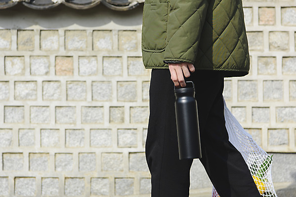 포토 JPG 주간 남자 맨라이프 식재료 한명 들기 성인 야외 옆모습 30대 걷기 자연보호 한국인 하반신 장바구니 친환경 텀블러 싱글라이프 성인남자한명만 제로웨이스트 국내포토 자연요소 1 라이프스타일 뷰포인트 모션 자연 사람 동양인 컵 장년 쇼핑 바구니 환경 그린캠페인 보호 사회이슈 남자한명만 성인남자만 파일형식