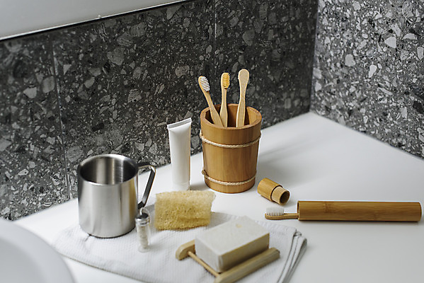 포토 JPG 라이프스타일 실내 사람없음 수건 위생용품 자연보호 욕실 화장실 친환경 비누 치약 나무통 수세미 양치컵 치실 제로웨이스트 대나무칫솔 국내포토 생활용품 자연 통 내부 생활 컵 환경 그린캠페인 양치 보호 칫솔 사회이슈 파일형식