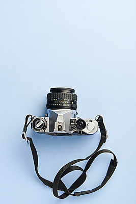 포토 JPG 스튜디오촬영 실내 사람없음 하이앵글 클래식 오브젝트 복고 파란배경 아날로그 감성 필름카메라 국내포토 뷰포인트 백그라운드 컨셉 내부 파란색 카메라 파일형식