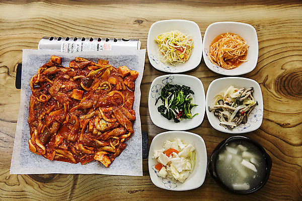 포토 JPG 한식 음식 실내 사람없음 하이앵글 오징어 강원도 영월 오징어볶음 영동 국내포토 뷰포인트 연체동물 한국 내부 수중동물 볶음 충청북도 파일형식