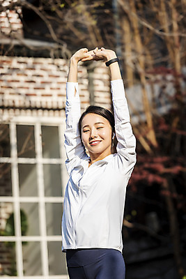 포토 JPG 우먼라이프 여자 아침 한명 미소 상반신 20대 성인 취미 야외 옆모습 운동복 운동 뷰티 건강관리 스트레칭 한국인 아침운동 의료성형뷰티 성인여자한명만 국내포토 주간 1 라이프스타일 옷 뷰포인트 표정 건강 관리 사람 동양인 청년 여자한명만 성인여자만 파일형식