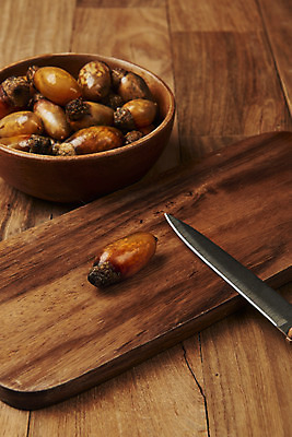 포토 JPG 스튜디오촬영 실내 사람없음 봄 해산물 식칼 나무그릇 나무도마 미더덕 제철음식 나무배경 국내포토 그릇 계절 음식 백그라운드 주방용품 도마 내부 목재 수중동물 제철 파일형식