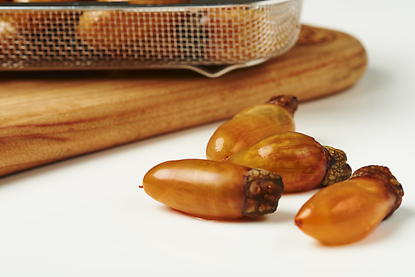 포토 JPG 스튜디오촬영 실내 근접촬영 사람없음 봄 채망 해산물 흰배경 나무도마 미더덕 제철음식 국내포토 계절 음식 뷰포인트 백그라운드 주방용품 도마 내부 목재 수중동물 흰색 제철 파일형식