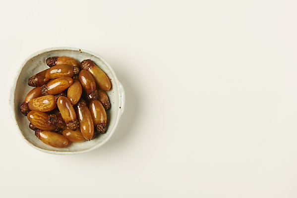 포토 JPG 스튜디오촬영 그릇 실내 사람없음 하이앵글 봄 해산물 흰배경 미더덕 제철음식 국내포토 식기 계절 음식 뷰포인트 백그라운드 내부 수중동물 흰색 제철 파일형식