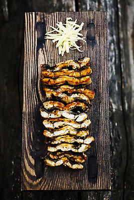 포토 JPG 식재료 사람없음 아웃포커스 하이앵글 전라북도 장어구이 고창 나무도마 풍천장어 국내포토 뷰포인트 도마 촬영기법 목재 전라도 장어 생선요리 파일형식