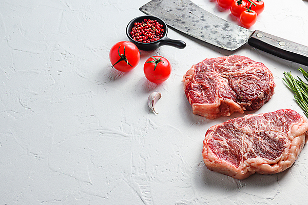 포토 JPG 해외이미지 토마토 식재료 방울토마토 실내 마늘 생고기 사람없음 소고기 흰배경 식칼 로즈메리 해외포토 백그라운드 채소 주방용품 육류 내부 흰색 허브 파일형식