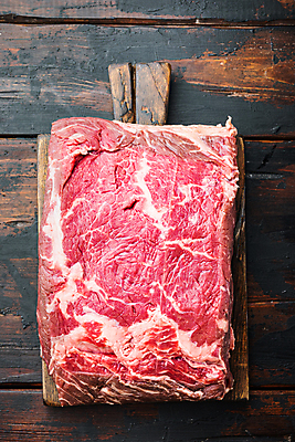 포토 JPG 해외이미지 식재료 실내 생고기 사람없음 소고기 나무도마 나무배경 해외포토 백그라운드 도마 육류 내부 목재 파일형식