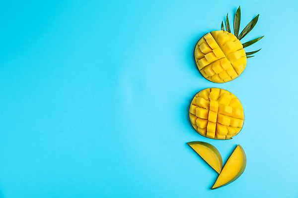 포토 JPG 해외이미지 실내 사람없음 하이앵글 신선 달콤 열대과일 파란배경 망고 맛있는 해외포토 뷰포인트 백그라운드 과일 내부 파란색 맛 파일형식