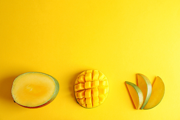 포토 JPG 해외이미지 실내 사람없음 하이앵글 신선 달콤 열대과일 망고 노란배경 맛있는 해외포토 뷰포인트 백그라운드 과일 내부 노란색 맛 파일형식