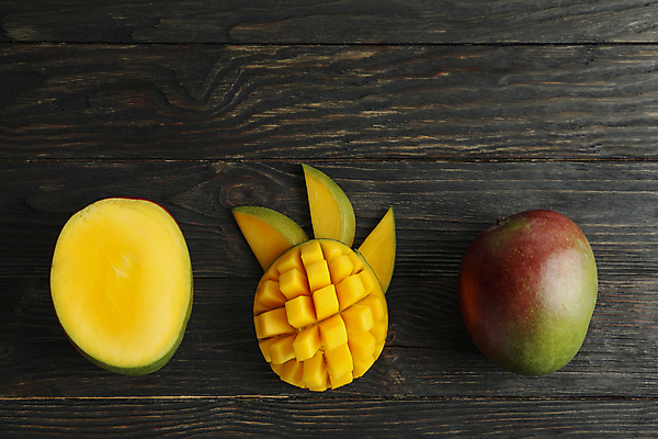 포토 JPG 해외이미지 검은배경 실내 사람없음 하이앵글 신선 달콤 열대과일 망고 맛있는 해외포토 뷰포인트 백그라운드 과일 내부 검은색 맛 파일형식