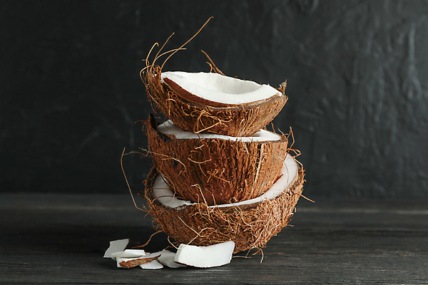 포토 JPG 해외이미지 검은배경 실내 사람없음 쌓기 열대과일 코코넛 해외포토 백그라운드 과일 모션 내부 검은색 파일형식