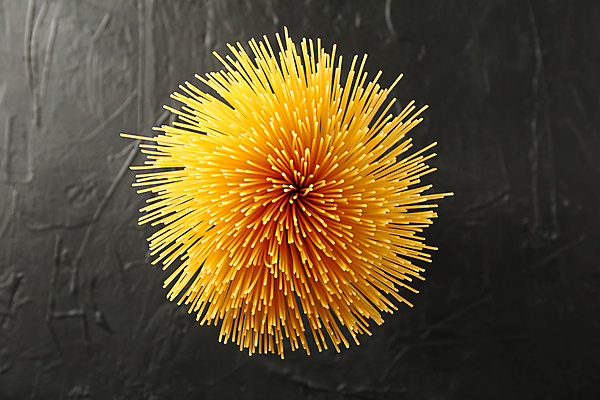 포토 JPG 해외이미지 식재료 검은배경 실내 사람없음 하이앵글 다발 파스타면 해외포토 뷰포인트 백그라운드 파스타 내부 검은색 면류 파일형식