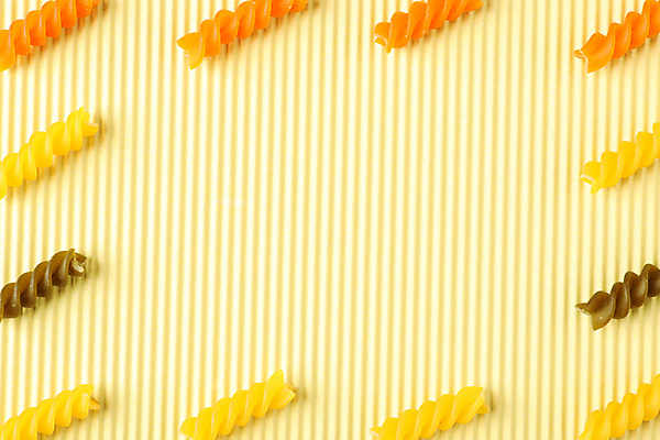 포토 JPG 해외이미지 식재료 방울토마토 프레임 실내 사람없음 하이앵글 노란배경 파스타면 푸질리 해외포토 뷰포인트 백그라운드 토마토 파스타 내부 노란색 면류 파일형식