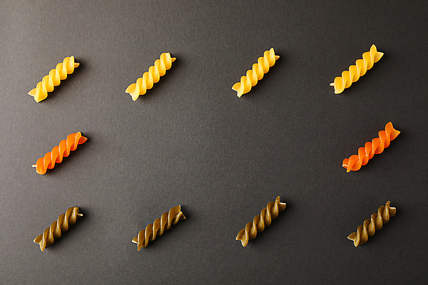 포토 JPG 해외이미지 식재료 검은배경 프레임 실내 사람없음 하이앵글 파스타면 푸질리 해외포토 뷰포인트 백그라운드 파스타 내부 검은색 면류 파일형식