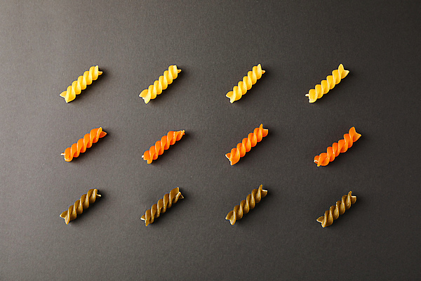 포토 JPG 해외이미지 식재료 검은배경 실내 사람없음 하이앵글 파스타면 푸질리 해외포토 뷰포인트 백그라운드 파스타 내부 검은색 면류 파일형식