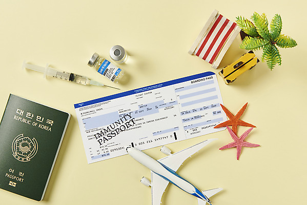 포토 JPG 스튜디오촬영 해외여행 실내 주사기 사람없음 하이앵글 야자수 여행가방 사회이슈 항공권 선베드 여권 주사약 노란배경 면역력 백신 비행기모형 접종 플랫레이 코로나바이러스 바이알 포스트코로나 백신여권 델타변이바이러스 위드코로나 국내포토 나무 해외 뷰포인트 여행 백그라운드 컨셉 의자 가방 의학 의료기기 비행기 내부 약 노란색 모형 의료용품 티켓 플랫 바이러스 파일형식