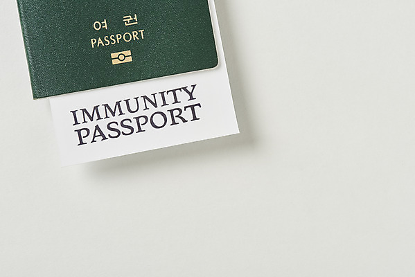 포토 JPG 스튜디오촬영 해외여행 실내 사람없음 하이앵글 사회이슈 흰배경 여권 면역력 접종 증명서 코로나바이러스 포스트코로나 백신여권 델타변이바이러스 위드코로나 국내포토 해외 뷰포인트 여행 백그라운드 컨셉 의학 내부 흰색 바이러스 파일형식