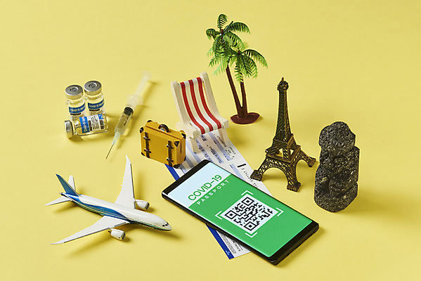 포토 JPG 스튜디오촬영 여행 모바일 휴가 실내 주사기 사람없음 스마트폰 야자수 여행가방 미니어처 에펠탑 돌하르방 사회이슈 항공권 선베드 주사약 온라인 QR코드 노란배경 면역력 백신 접종 증명서 전자여권 코로나바이러스 바이알 포스트코로나 백신여권 델타변이바이러스 위드코로나 국내포토 나무 백그라운드 컨셉 의자 가방 의학 의료기기 내부 핸드폰 스마트기기 약 노란색 모형 의료용품 티켓 바이러스 여권 파리 랜드마크 파일형식
