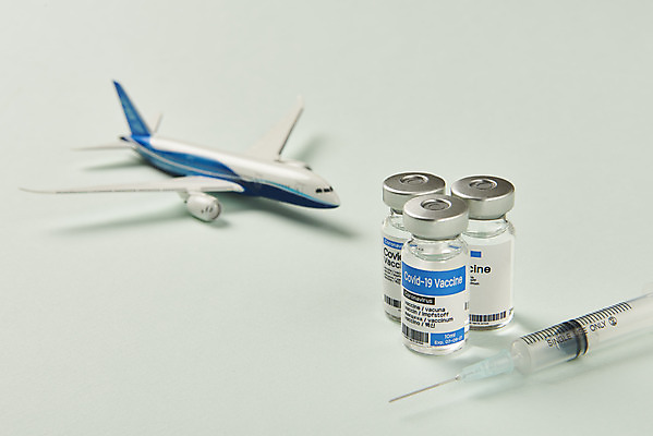 포토 JPG 스튜디오촬영 여행 실내 주사기 사람없음 사회이슈 주사약 면역력 백신 비행기모형 접종 민트색배경 코로나바이러스 바이알 포스트코로나 백신여권 델타변이바이러스 위드코로나 국내포토 백그라운드 컨셉 의학 의료기기 비행기 내부 약 모형 의료용품 바이러스 민트색 파일형식