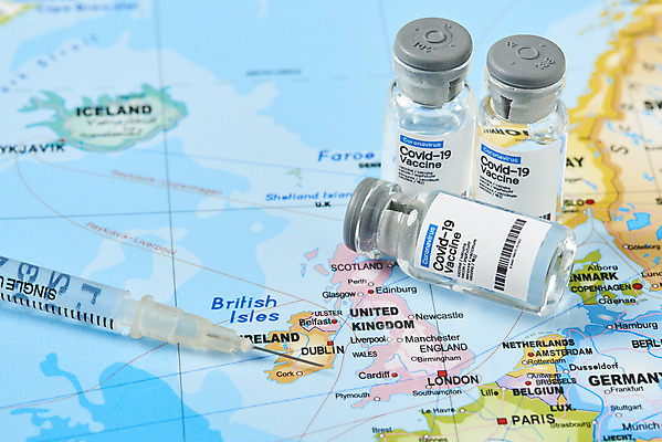 포토 JPG 스튜디오촬영 해외여행 세계지도 영국 실내 주사기 사람없음 사회이슈 주사약 면역력 백신 접종 코로나바이러스 바이알 포스트코로나 델타변이바이러스 위드코로나 국내포토 해외 유럽 여행 컨셉 지도 의학 의료기기 내부 세계 약 의료용품 바이러스 파일형식