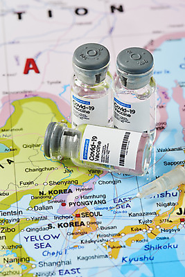 포토 JPG 스튜디오촬영 세계지도 한국 실내 주사기 사람없음 아웃포커스 사회이슈 주사약 면역력 백신 접종 코로나바이러스 바이알 포스트코로나 델타변이바이러스 국내포토 아시아 컨셉 지도 의학 의료기기 촬영기법 내부 세계 약 의료용품 바이러스 파일형식