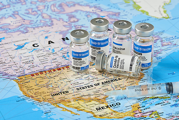 포토 JPG 스튜디오촬영 세계지도 실내 주사기 사람없음 미국 사회이슈 주사약 면역력 백신 접종 코로나바이러스 바이알 포스트코로나 델타변이바이러스 위드코로나 국내포토 컨셉 지도 북아메리카 의학 의료기기 내부 세계 약 의료용품 바이러스 파일형식