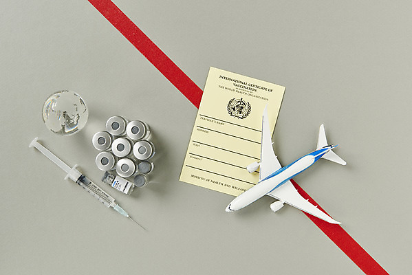 포토 JPG 스튜디오촬영 선 여행 회색배경 실내 주사기 사람없음 하이앵글 사회이슈 주사약 면역력 백신 비행기모형 접종 증명서 플랫레이 코로나바이러스 바이알 포스트코로나 백신여권 델타변이바이러스 위드코로나 국내포토 뷰포인트 백그라운드 컨셉 의학 의료기기 비행기 내부 약 모형 회색 의료용품 플랫 바이러스 파일형식