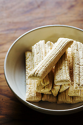 포토 JPG 그릇 사람없음 쌀 전라남도 엿 담양 나무배경 국내포토 식기 백그라운드 곡류 전라도 전통과자 파일형식