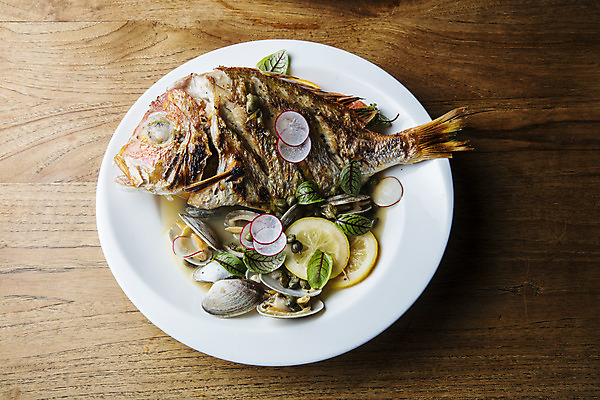 포토 JPG 접시 서울 실내 어류 사람없음 하이앵글 나무탁자 도미찜 국내포토 식기 뷰포인트 탁자 한국 내부 수중동물 파일형식