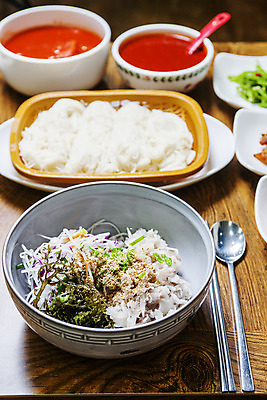 포토 JPG 수저 실내 요리 사람없음 경상북도 가자미 울진 초고추장 회국수 국내포토 식기 어류 내부 양념 경상도 국수 파일형식 북한음식