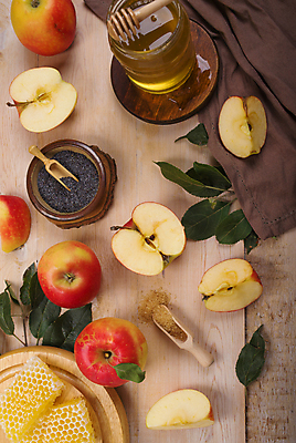 포토 JPG 해외이미지 실내 사람없음 식탁보 달콤 사과 슬라이스 꿀 벌집 꿀단지 벌꿀 스쿱 해외포토 과일 내부 맛 파일형식