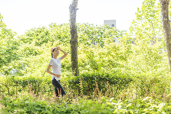 포토 JPG 주간 라이프스타일 여자 여유 산 한명 들기 상반신 20대 성인 야외 옆모습 걷기 건강관리 산책로 한국인 땀 산속 산행 닦기 성인여자한명만 국내포토 자연요소 1 감정 길 뷰포인트 모션 건강 관리 사람 동양인 청년 생활 등산 여자한명만 성인여자만 파일형식