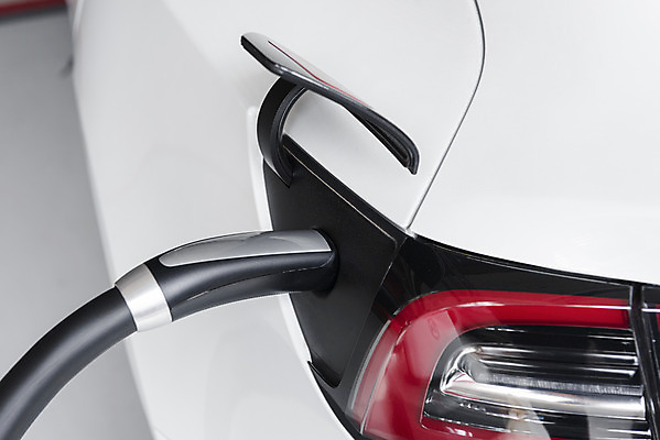 포토 JPG 주간 근접촬영 사람없음 야외 그린에너지 친환경 주차장 전기자동차 전기충전 충전기 충전소 국내포토 자연요소 뷰포인트 자동차 환경 기계 에너지 충전 파일형식