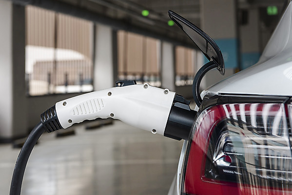 포토 JPG 주간 근접촬영 사람없음 야외 아웃포커스 그린에너지 친환경 주차장 전기자동차 전기충전 충전기 충전소 국내포토 자연요소 뷰포인트 자동차 촬영기법 환경 기계 에너지 충전 파일형식