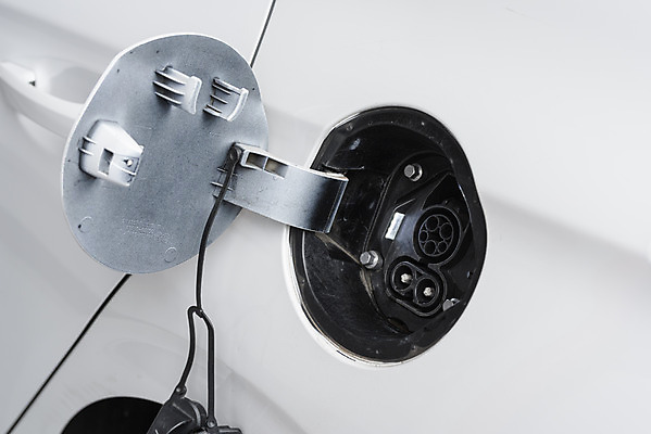 포토 JPG 주간 근접촬영 사람없음 야외 그린에너지 친환경 주차장 단자 전기자동차 전기충전 충전기 충전소 국내포토 자연요소 뷰포인트 자동차 환경 기계 에너지 충전 파일형식