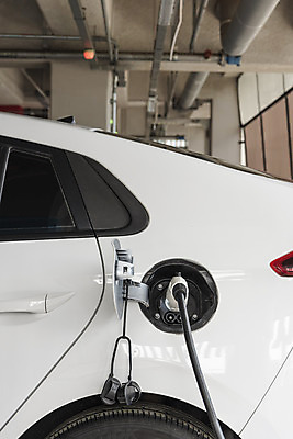 포토 JPG 주간 사람없음 야외 그린에너지 친환경 주차장 소켓 전기자동차 전기충전 충전기 충전소 국내포토 자연요소 자동차 환경 기계 에너지 충전 파일형식