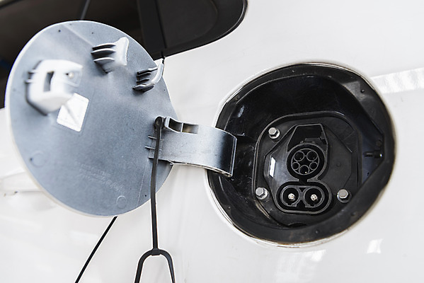 포토 JPG 주간 근접촬영 사람없음 야외 그린에너지 친환경 주차장 단자 전기자동차 전기충전 충전기 충전소 국내포토 자연요소 뷰포인트 자동차 환경 기계 에너지 충전 파일형식