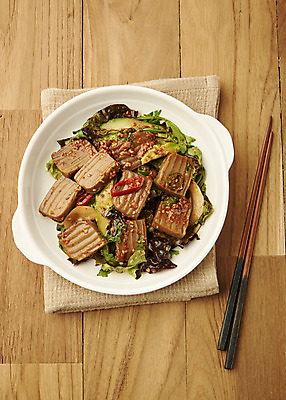 포토 JPG 스튜디오촬영 접시 한식 반찬 실내 사람없음 하이앵글 천 나무젓가락 도토리묵 무침요리 집밥 나무배경 국내포토 식기 음식 뷰포인트 백그라운드 젓가락 내부 직물 무침 파일형식