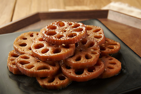 포토 JPG 스튜디오촬영 접시 한식 반찬 실내 근접촬영 사람없음 쌓기 나무쟁반 연근조림 집밥 국내포토 식기 음식 뷰포인트 모션 쟁반 내부 목재 조림 파일형식