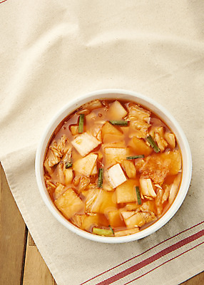 포토 JPG 스튜디오촬영 한식 반찬 실내 사람없음 하이앵글 천 발효 나박김치 발효음식 집밥 국내포토 음식 뷰포인트 김치 내부 직물 파일형식