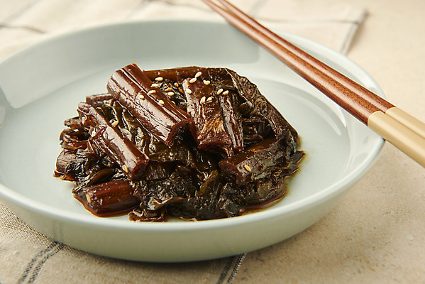 포토 JPG 스튜디오촬영 한식 반찬 실내 근접촬영 사람없음 천 갓 나무젓가락 장아찌 집밥 베이지색배경 국내포토 음식 뷰포인트 백그라운드 채소 젓가락 내부 직물 베이지색 파일형식