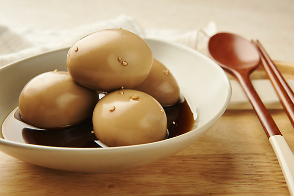 포토 JPG 스튜디오촬영 접시 한식 반찬 실내 근접촬영 사람없음 나무숟가락 나무젓가락 계란장조림 나무쟁반 집밥 베이지색배경 국내포토 식기 음식 뷰포인트 백그라운드 젓가락 쟁반 내부 목재 숟가락 장조림 베이지색 파일형식