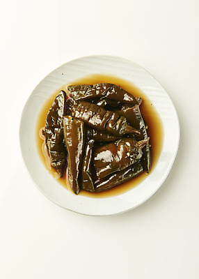 포토 JPG 스튜디오촬영 접시 한식 반찬 실내 사람없음 하이앵글 흰배경 집밥 고추장아치 국내포토 식기 음식 뷰포인트 백그라운드 내부 흰색 장아찌 파일형식