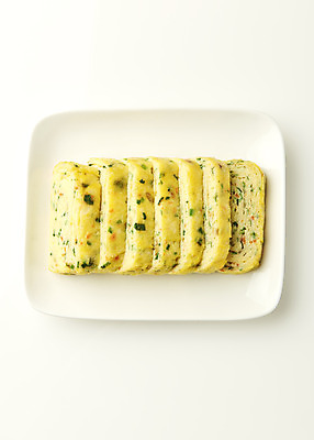 포토 JPG 스튜디오촬영 접시 한식 반찬 실내 사람없음 하이앵글 흰배경 계란말이 집밥 국내포토 식기 음식 뷰포인트 백그라운드 내부 흰색 계란요리 파일형식