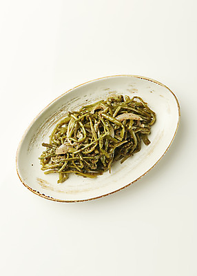 포토 JPG 스튜디오촬영 접시 한식 반찬 실내 사람없음 하이앵글 흰배경 볶음 고구마줄기 집밥 국내포토 식기 음식 뷰포인트 줄기 백그라운드 내부 흰색 파일형식