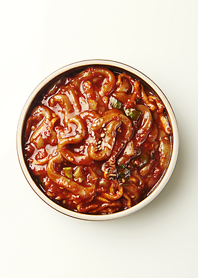 포토 JPG 스튜디오촬영 접시 한식 반찬 실내 사람없음 하이앵글 흰배경 오징어젓갈 집밥 국내포토 식기 음식 뷰포인트 백그라운드 내부 흰색 젓갈 파일형식